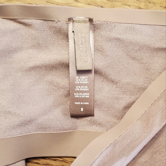 SKIMS Power Mesh Bandeau in Sienna - Picture 5 of 15